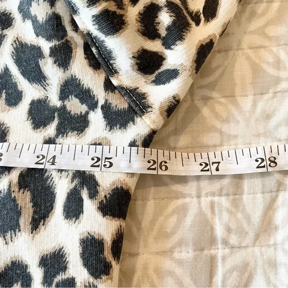 Old Navy Leopard Print Oversized Half Zip Mock Neck Pullover Sweatshirt Medium - Picture 9 of 10